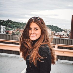 Meet your Posher, Danielle